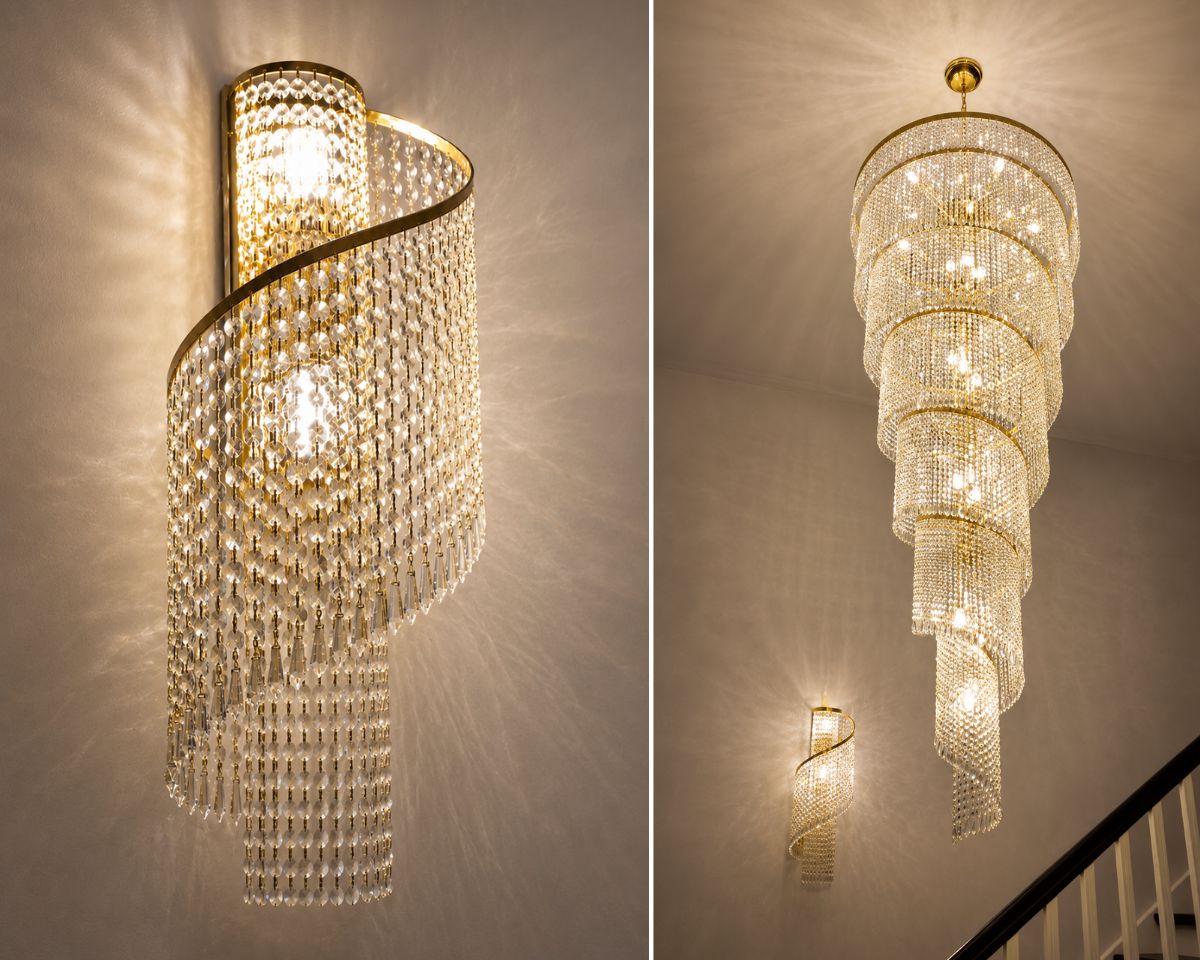 Aplique de pared en forma de espiral con octógonos y gotas de cristal tallado combinados con elementos de latón pulido, que crea un elegante acento luminoso con un brillo destacado.
