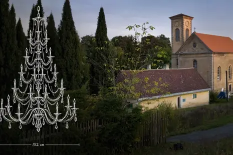 Cristal bajo las bóvedas de la iglesia