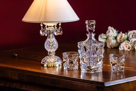 Copas de vino, champán y ron talladas: elegancia en cualquier mesa