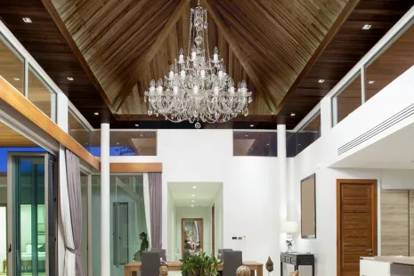 Grandes lámparas de cristal para su interior representativo
